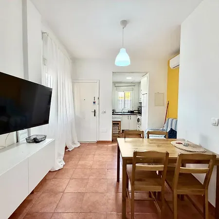 Car Apar - Ground-floor 40 M From La Carihuela - Ac, No Stairs Apartament Torremolinos